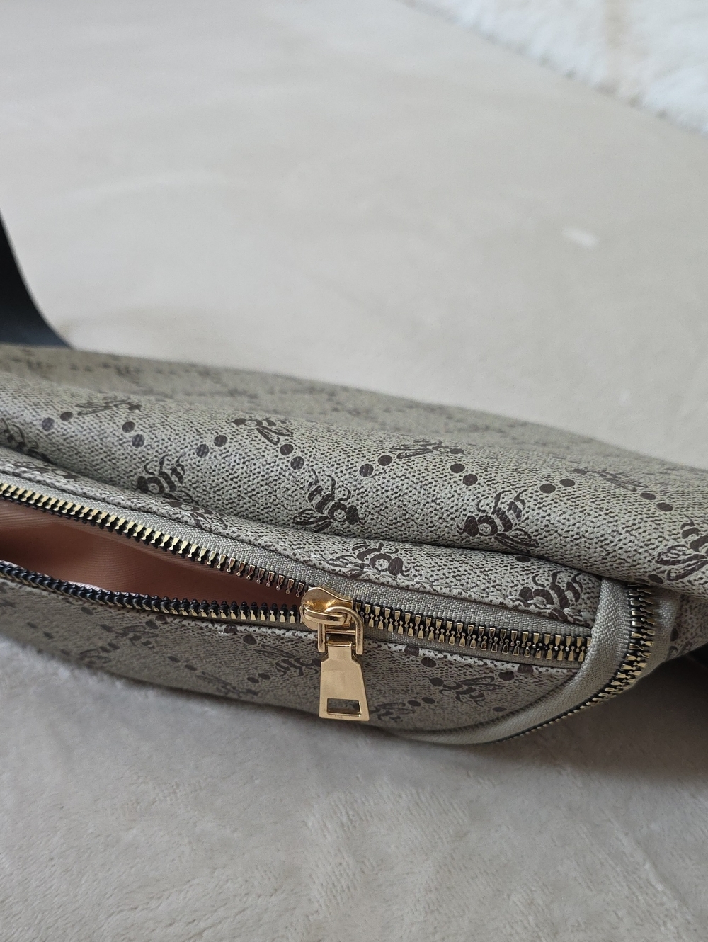 Bee Print Belt Bag Fanny Pack Crossbody Waist Bag Cream Black - Picture 7 of 11